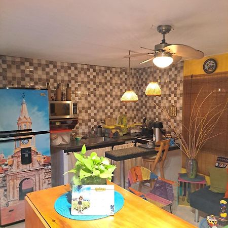 Hostel Shalom Adonai Cartagena Exterior photo