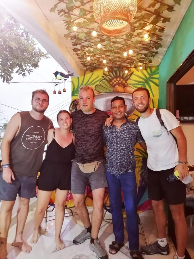 Hostel Shalom Adonai Cartagena Exterior photo