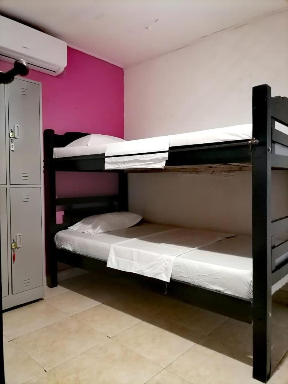 Hostel Shalom Adonai Cartagena Exterior photo