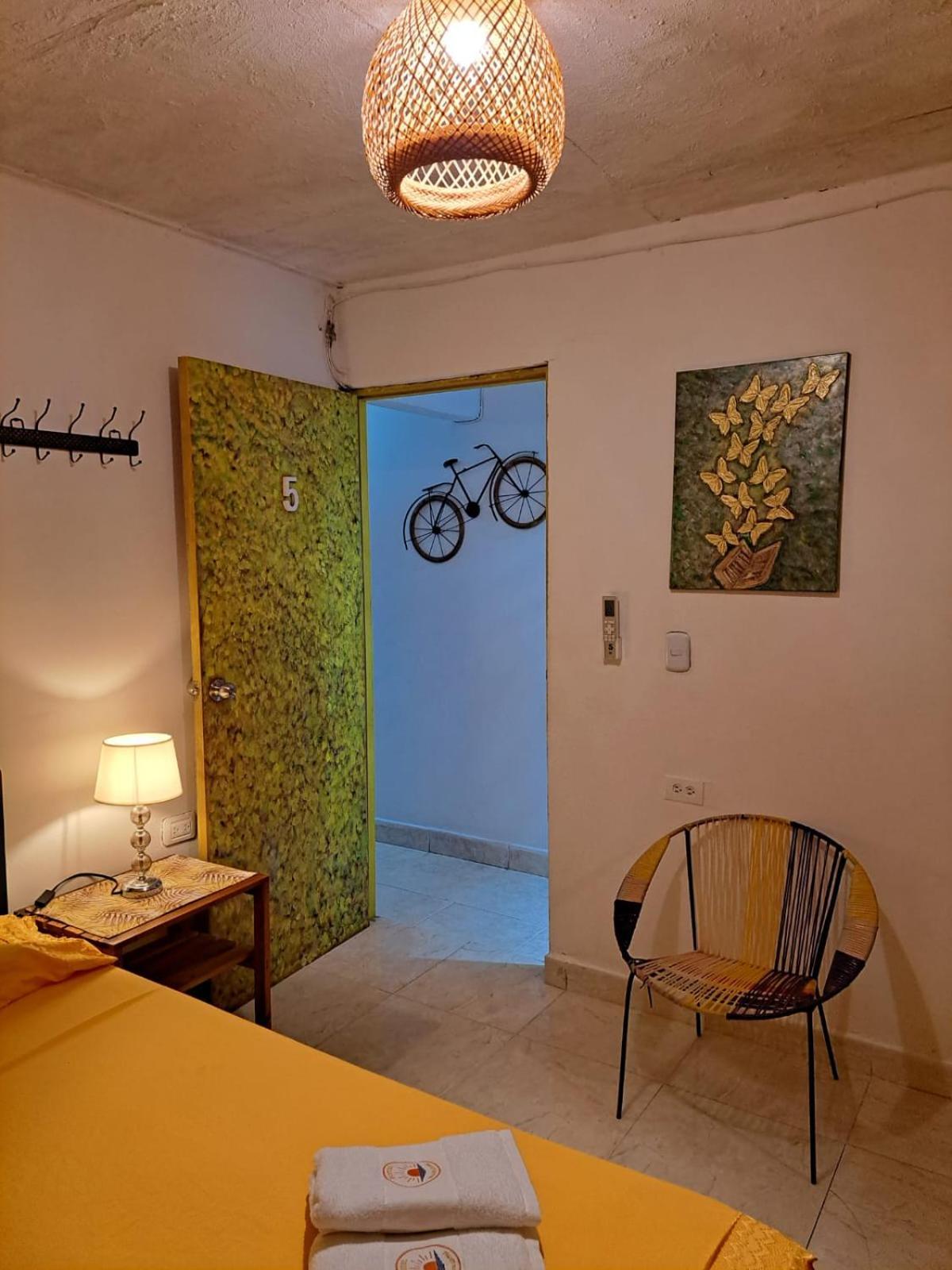 Hostel Shalom Adonai Cartagena Exterior photo