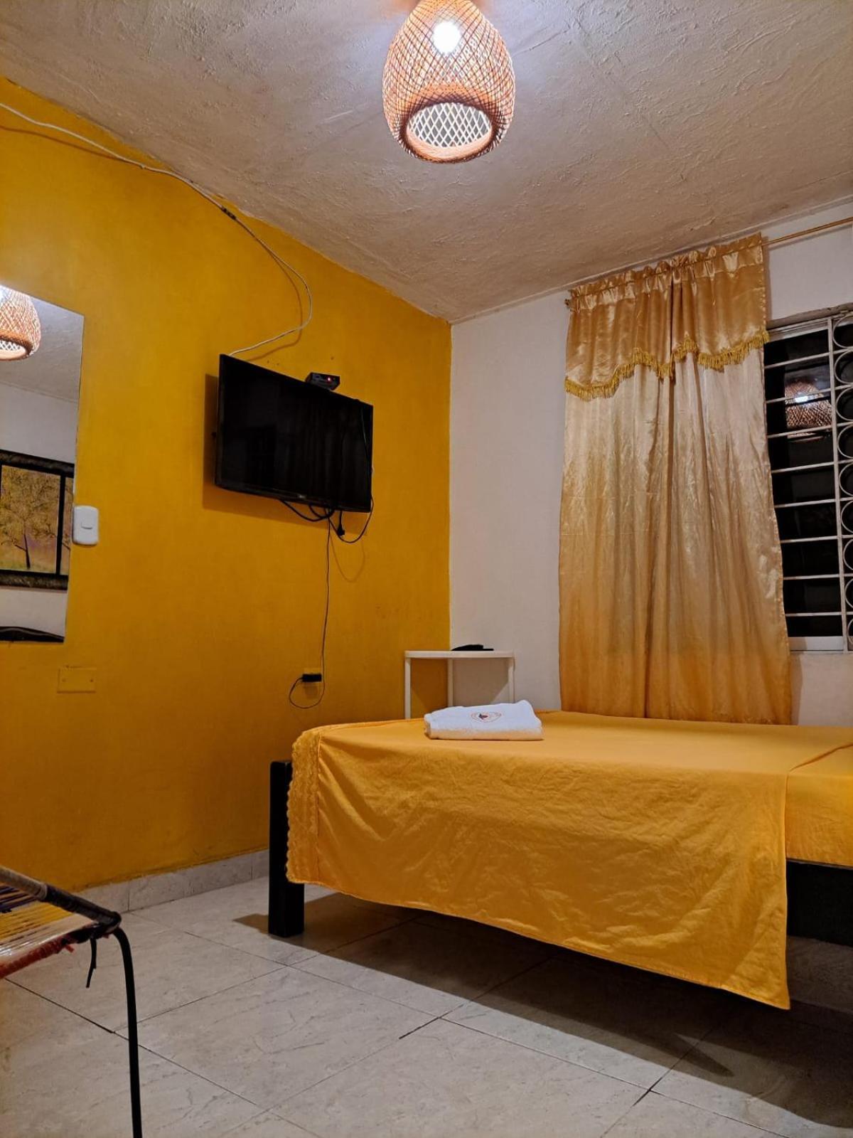 Hostel Shalom Adonai Cartagena Exterior photo