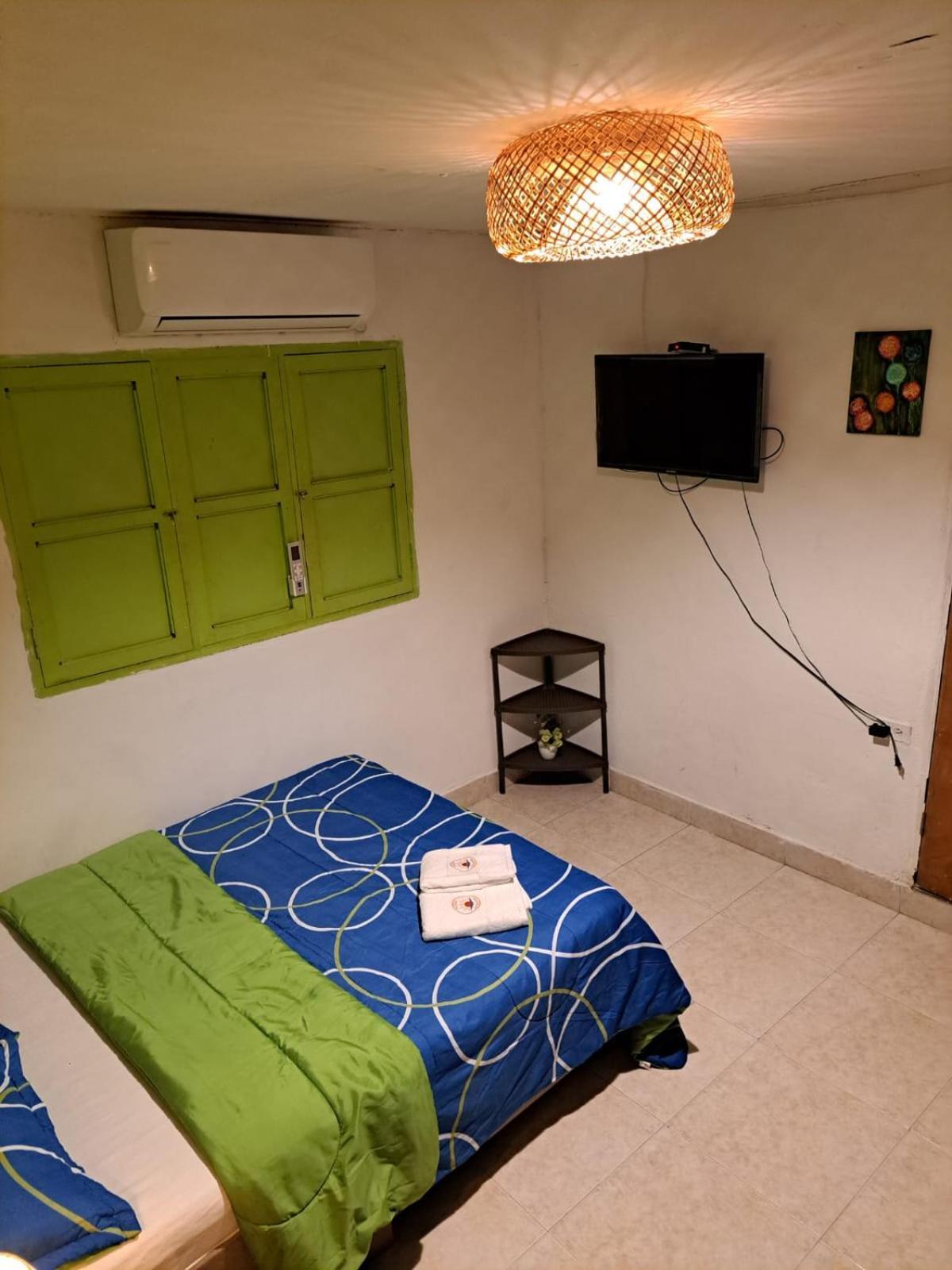Hostel Shalom Adonai Cartagena Exterior photo