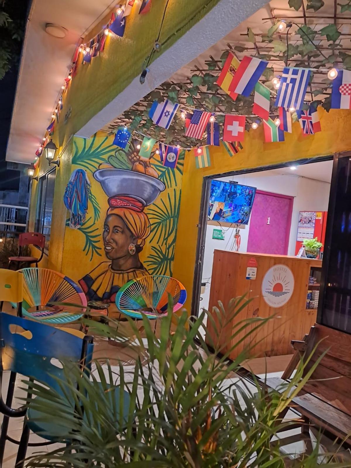 Hostel Shalom Adonai Cartagena Exterior photo