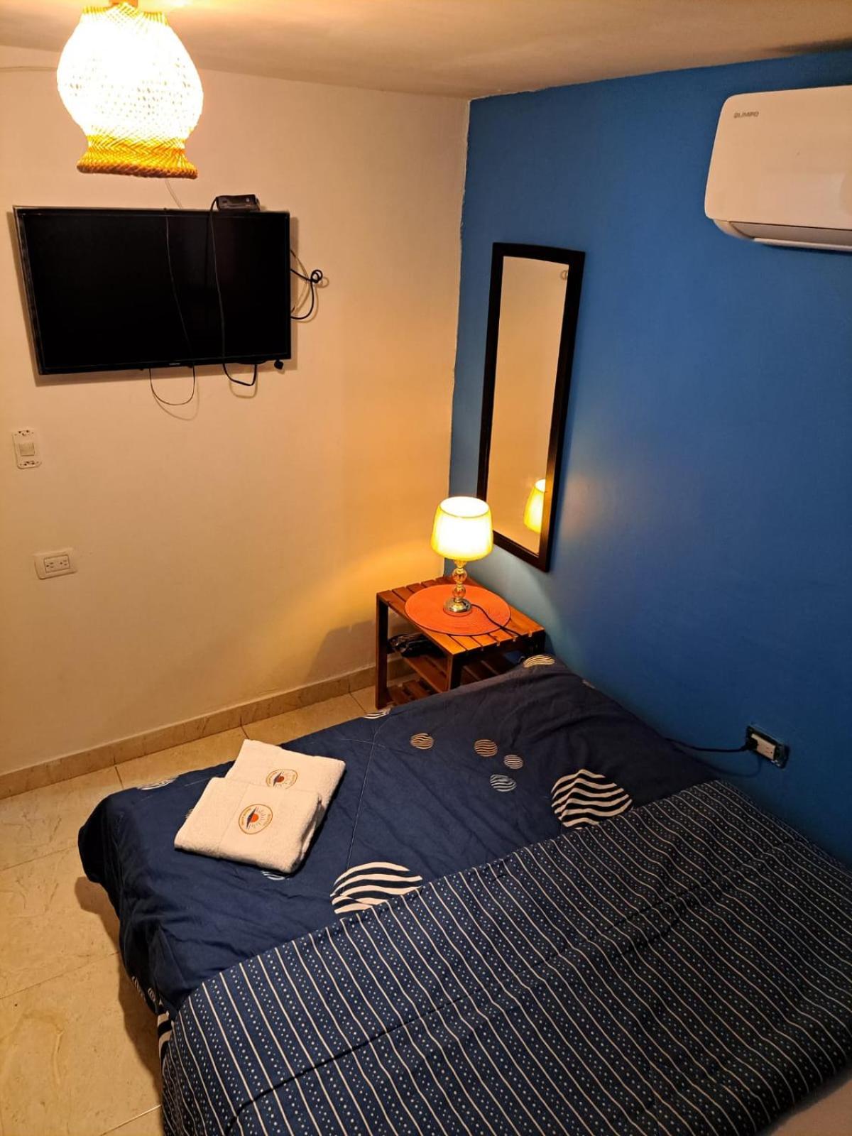 Hostel Shalom Adonai Cartagena Exterior photo