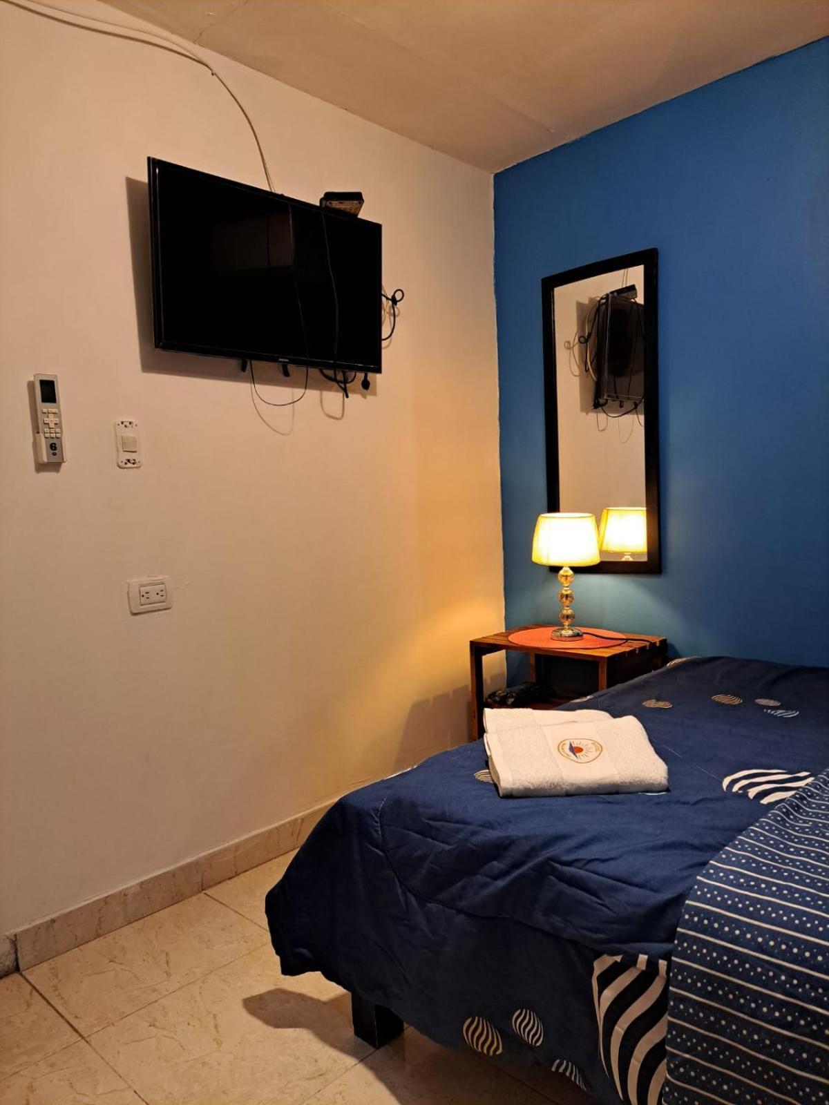Hostel Shalom Adonai Cartagena Exterior photo